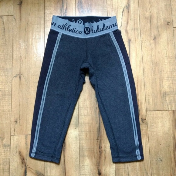 Lululemon Size 4 Reversible Inner Essence Crop Leggings 2 in 1 Navy Blue Cropped - Picture 4 of 8